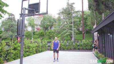 Petite Dunk - Sia Wood - upornia.com