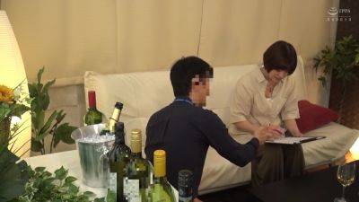 04G0323-Secretly masturbating by bringing a vibrator lined up with mature wives who have been picked up to the toilet - senzuri.tube