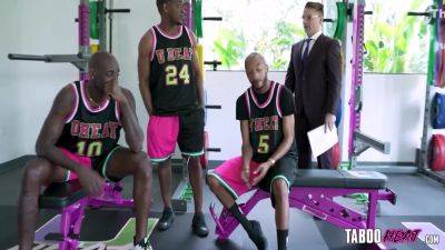 Coachs Wife Fucked & Dpd By The Basketball Team - upornia.com