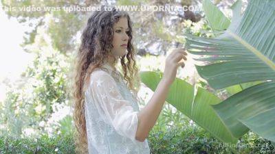 Vanessa.i Got It In The End - upornia.com