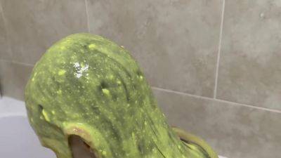 Gunge Orgasm In The Bath - hclips.com