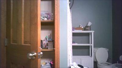 Hacked device catches nude - voyeurhit.com