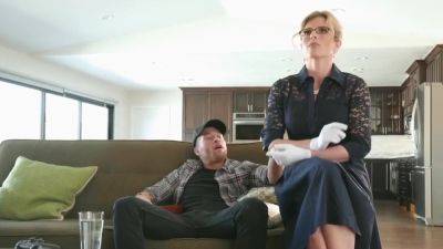 Snooty Step-mother Joins Him In Shower - upornia.com