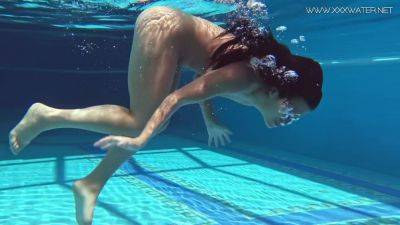 Jessica Adored The Producer With Her Sexy Look - hclips.com