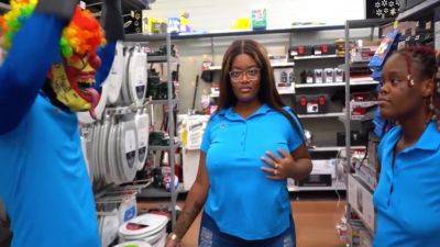 Walmart Employes Of The Month Goes To ... 5 Min - upornia.com