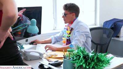 This Way To Win The Annual Trip - hclips.com