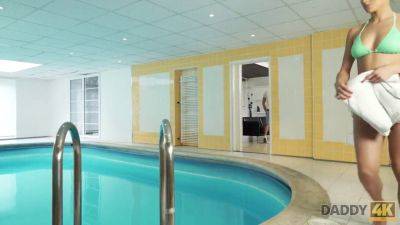 Victoria Daniels satisfies her sex desires with a well-rounded young babe - sexu.com