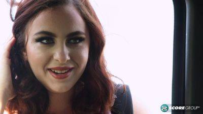 Hitcher with hooters - hotmovs.com