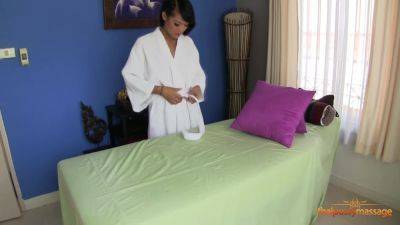 Thai girl Waen comes in for her weekly massage - hotmovs.com - Thailand