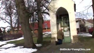 Old Dude Wins Some Pussy In Chess - hclips.com