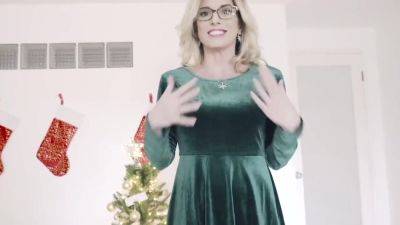 all he wants for xmas is to fuck his stepmom - upornia.com