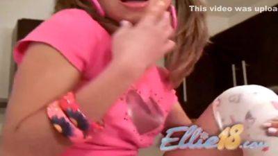 Ellie Opens Wide - upornia.com