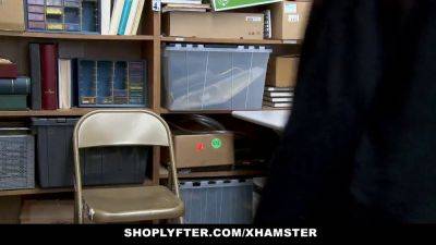 Shoplyfter Teen Pays Security For A Hot Shoplifting Session In The Backroom - sexu.com