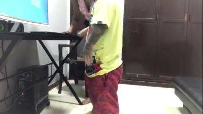 My Computer Is Failing Again So I Call The Technician To Check It And Check My Pussy - hclips.com - Colombia