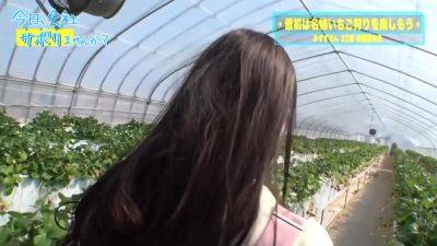 【THE文化系美少女】【秘めた性欲剥き出しに！！】楽器店勤務(金管楽器担当)の育ちの良さそうな清楚美少女と伊香保へサボり旅！！お堅そうな子の秘めた性欲に興味津々な撮影班ww→タオル混浴インタビューと見せかけてポン酒と下ネタでエッチに誘導！ - txxx.com - Japan