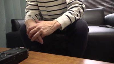 スレンダーの奥さんに浮気の証拠動画を見せ連れて行きオッパイを揉み足を広げて手マン喉奥まで突き入れ嵌めています。 - senzuri.tube