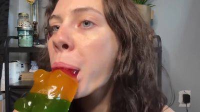 Suckasaurus Asmr Giant Gummy Worm Sucking ! - hclips.com