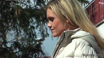 Beautiful Blondie Gets Pumped - upornia.com