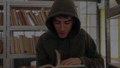 Curator Helps Check Out Your Cock - upornia.com