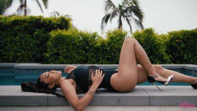 Boss Babe - Jennie Rose - upornia.com