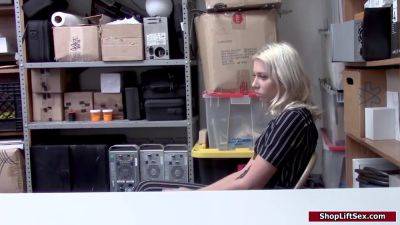 Hot Thief Fucks Officer To Avoid Trouble - hotmovs.com