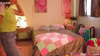 And Frisky With Hazel Leone And Olive G - upornia.com