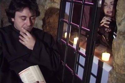 Jessica Rizzo In Il Prete E Peccatrice - Parte 3 27 Min - upornia.com