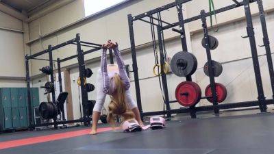 gym slut lilly ford gets unexpected workout - upornia.com