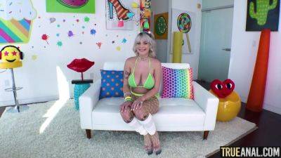 Gaping Gabbie's Ass - hotmovs.com