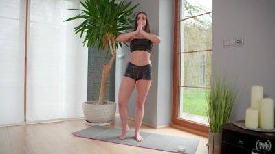 Metartfilms - Betzz Hot Yoga - upornia.com