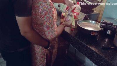 Kitchen Me Kam Karti Hui Bhabhi Ko Pela - hclips.com - India