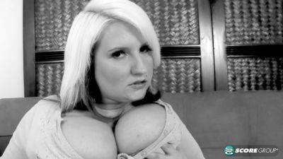 Porsche Goes For A Ride - hotmovs.com