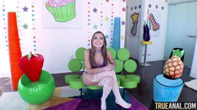 Bailey’s Stretchy Asshole - hotmovs.com