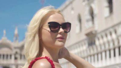 , stunning lika has passionate reunion with boyfriend - upornia.com