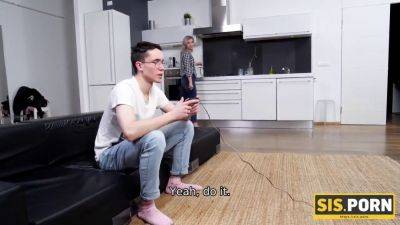 Stepbrother denies humping while sister gets her tight ass drilled hard - sexu.com