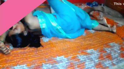 Sadi Wali Aunty Ko Pakadkar Choda Ghoom. Raat Mein Aap Log Chodna Chahte Ho To Comment Aur Like Karen - hclips.com - India