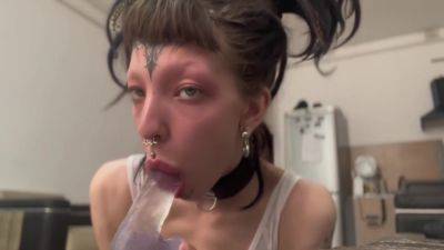 Tineidzher Razvlekaetsya Poka Nikogo Net Doma - hclips.com