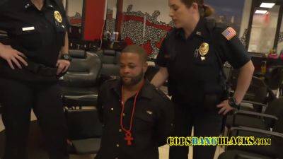 Barbershop Gets Some Action When The Police Fucks A Cri - videomanysex.com