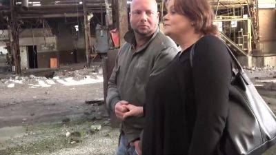 Einstellung Zur Putzfrau - hclips.com - Germany