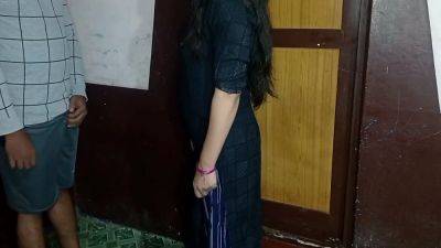 Dress Change Kar Rhi Thi Nokar Ne Pakd Ke Khade Khade Choda - Servant Fuck Malkin - desi-porntube.com - India