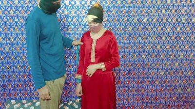 Darji Ne Khobsorat Larki Ko Suit Salai K Bahanay Choda - desi-porntube.com - India