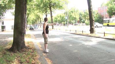 She Hitchhikes And Gets Fucked In A Field - hotmovs.com