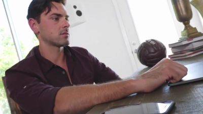 sarah banks worshipped by thick white cock - upornia.com