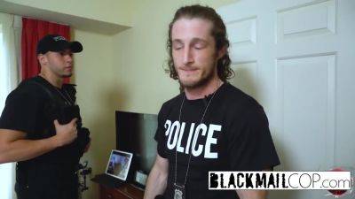 Kinky Cop Enjoys Banging Lovely Teen - txxx.com