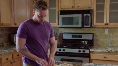 i realized he had a step mom crush going on s12:e3 - upornia.com