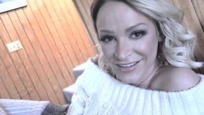 daughter wakes stepdad for a fuck session - txxx.com