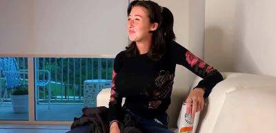 elle bave comme une chienne en lui suçant la queue - txxx.com