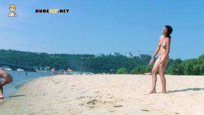 Young nudists is tantalizing and making the girls around her jealous - hclips.com