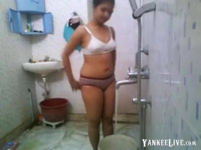 Stupid Bengla Desi Boy Setup Cam Not Elder Sisters Bath - hclips.com - India