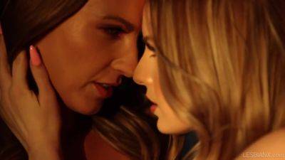 Kenzie Lov Scarlett Sag - upornia.com